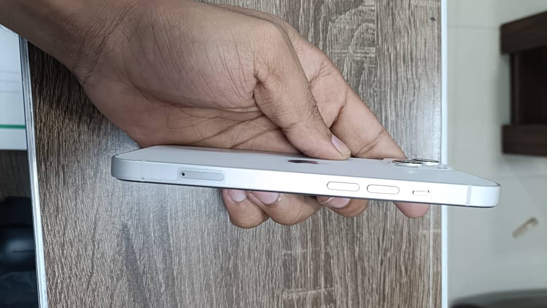Apple iPhone 13 2