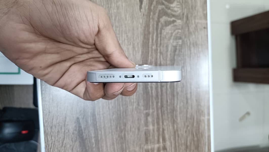 Apple iPhone 13 3