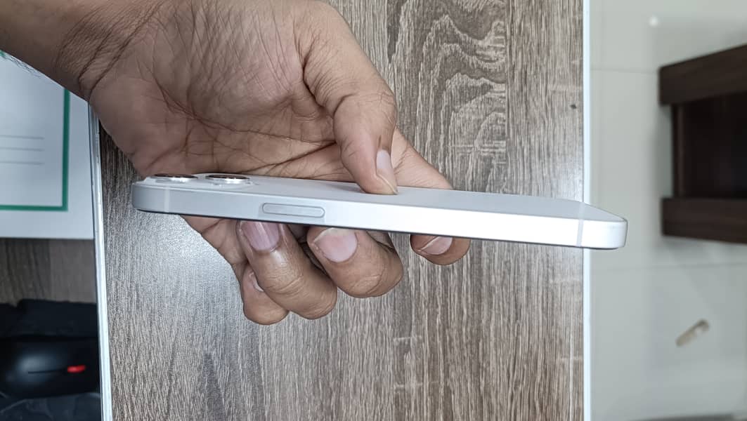 Apple iPhone 13 4