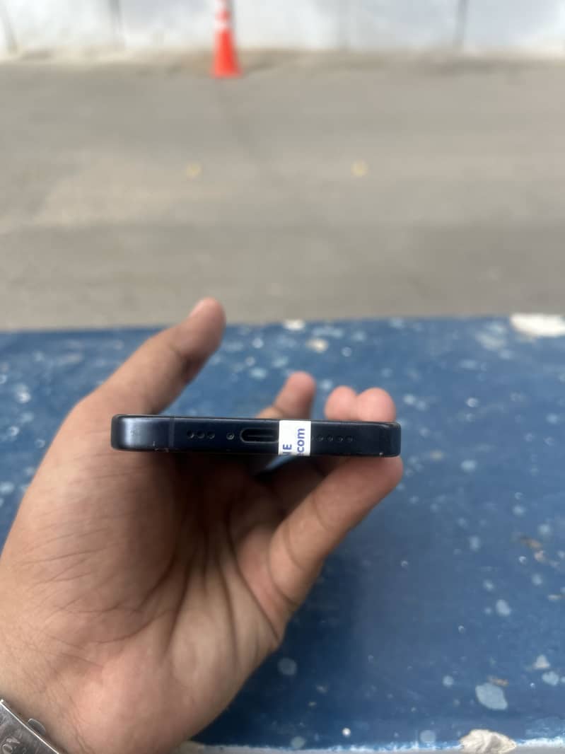 Apple iPhone 15 Pro 4