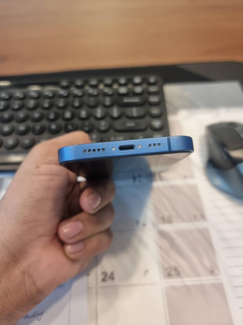 Apple iPhone 13 2