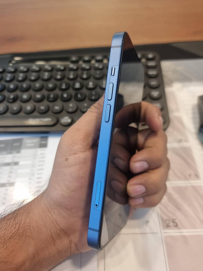 Apple iPhone 13 4