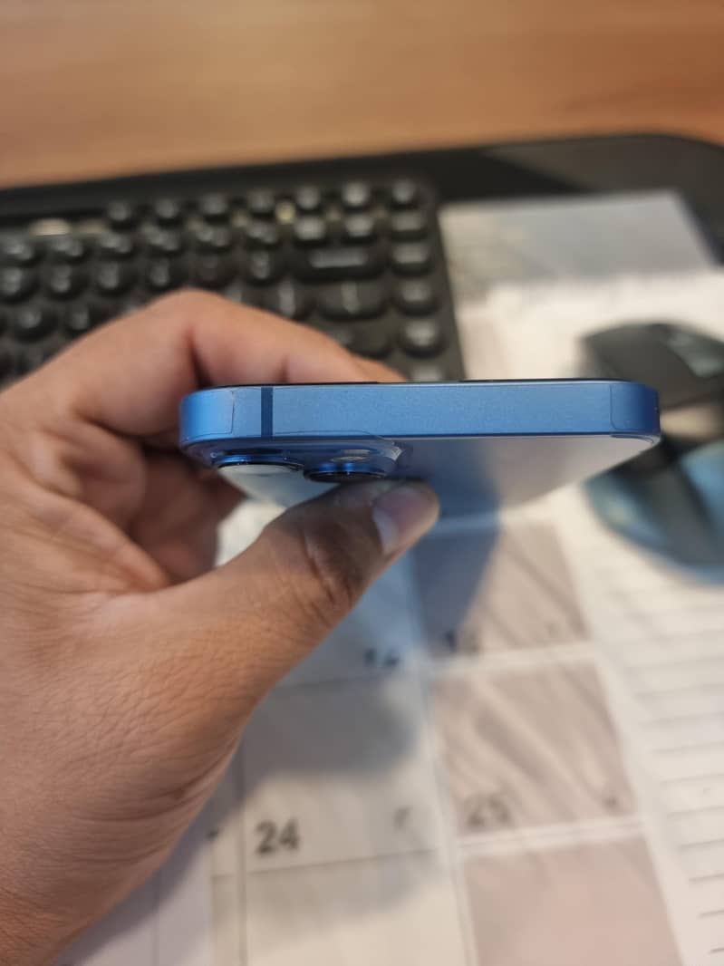 Apple iPhone 13 5