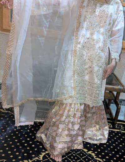 nikkhaa outfit