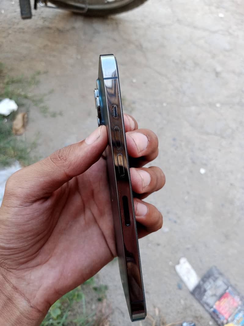 Apple iPhone 13 Pro 3