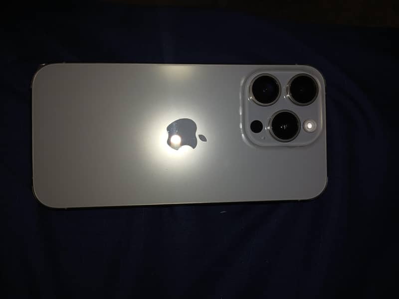 IPHONE 15 PRO 1
