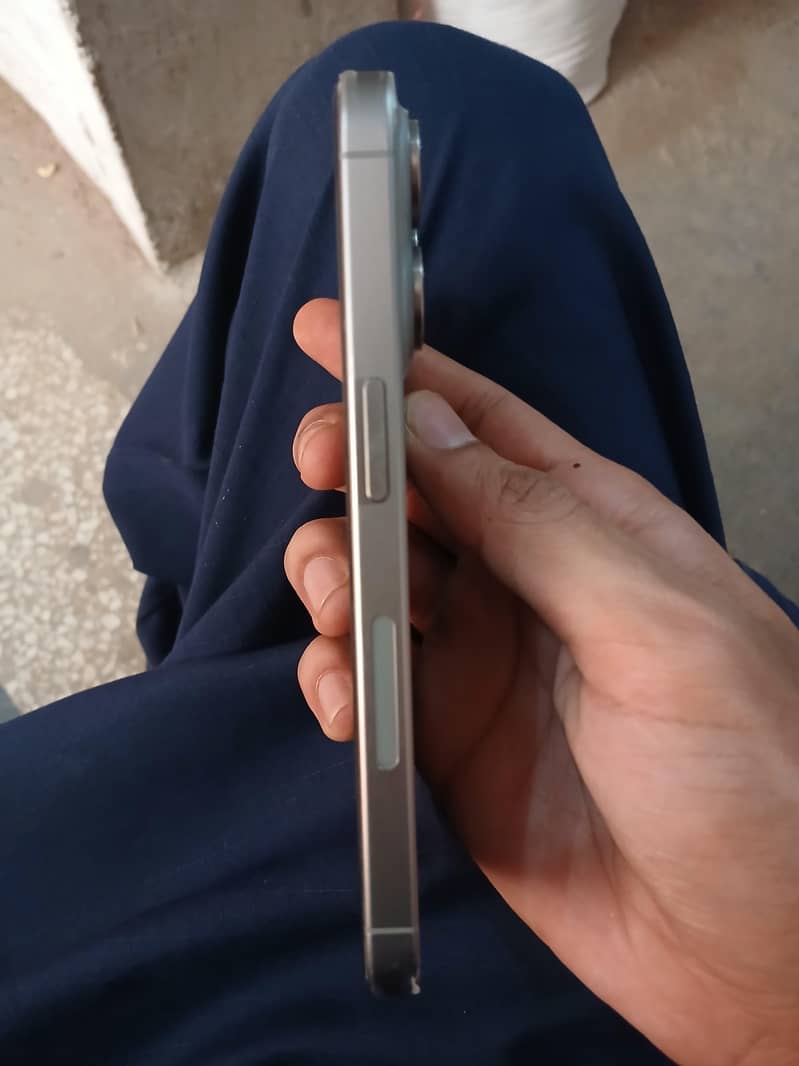 IPHONE 15 PRO 2