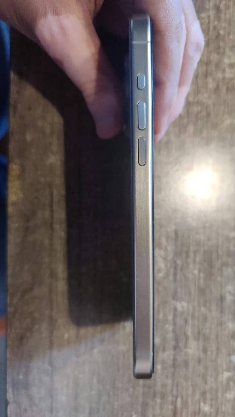 Apple iPhone 15 Pro Max 2