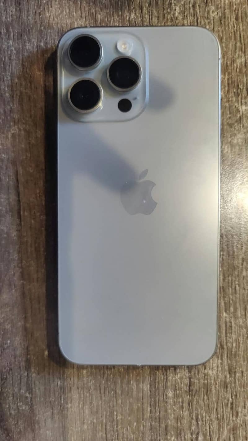 Apple iPhone 15 Pro Max 3