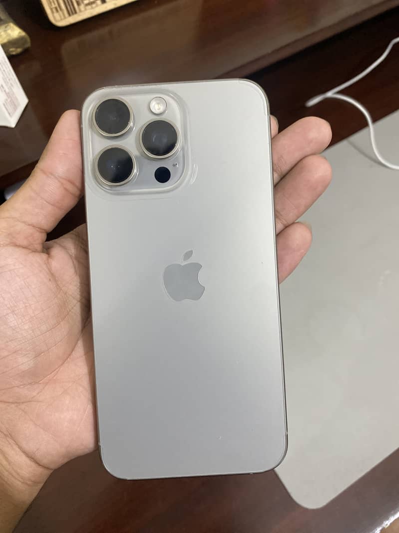 Apple iPhone 15 Pro Max 0