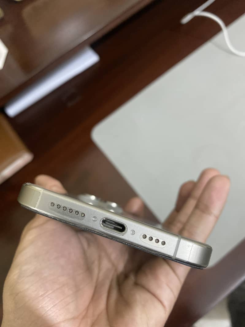 Apple iPhone 15 Pro Max 2