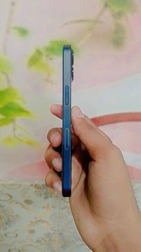 Apple iPhone 13 2