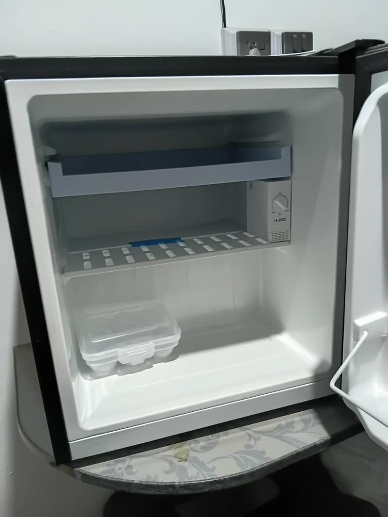 mini  room fridge 1