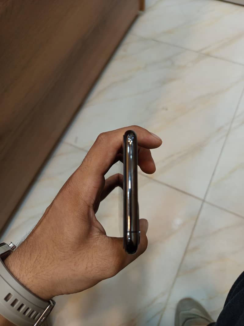 Apple iPhone 11 Pro Max 1