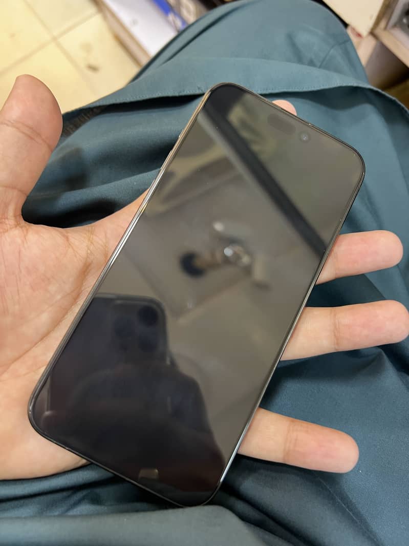 Apple iPhone 15 Pro Max 2