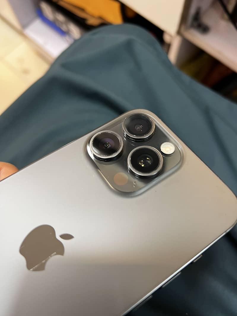 Apple iPhone 15 Pro Max 3