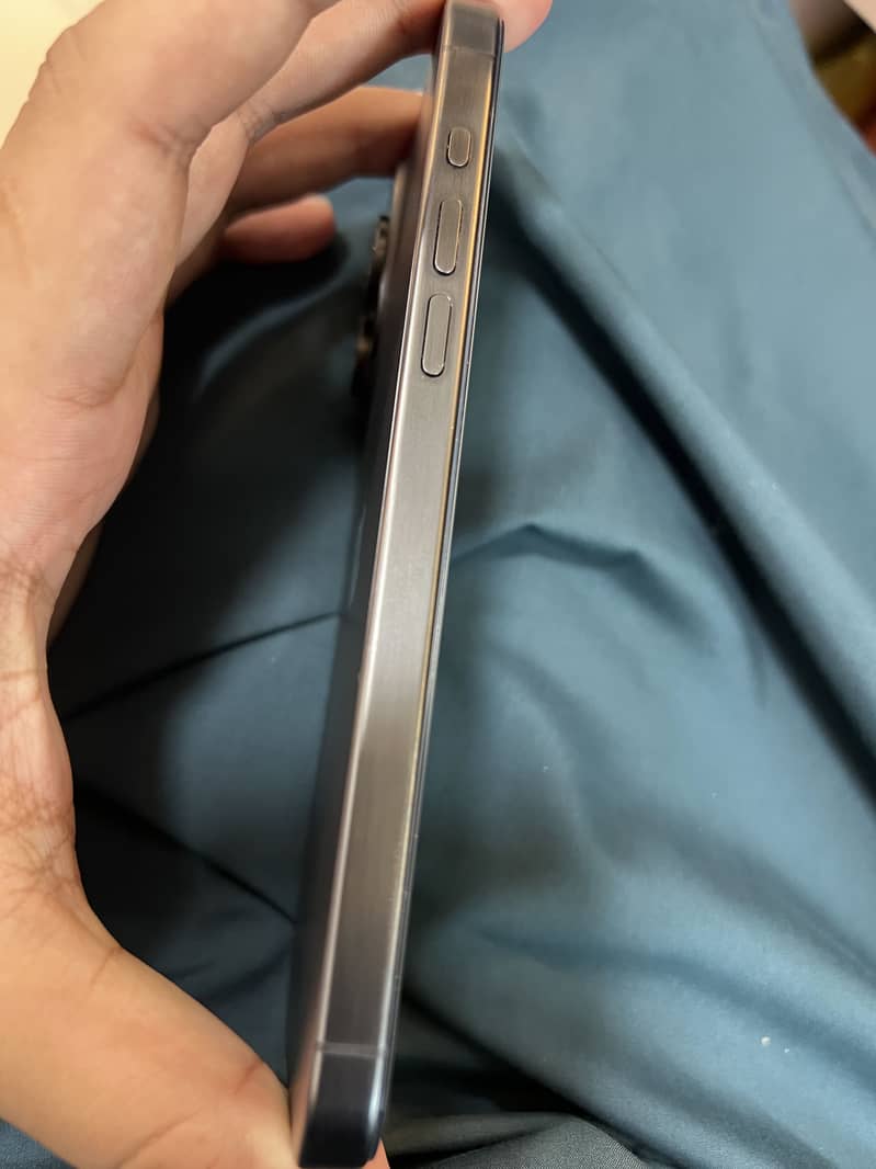 Apple iPhone 15 Pro Max 4