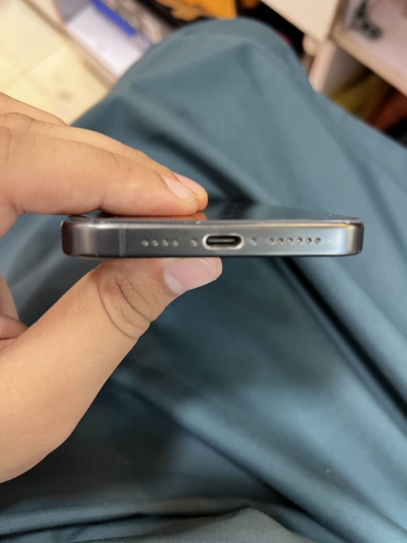 Apple iPhone 15 Pro Max 6
