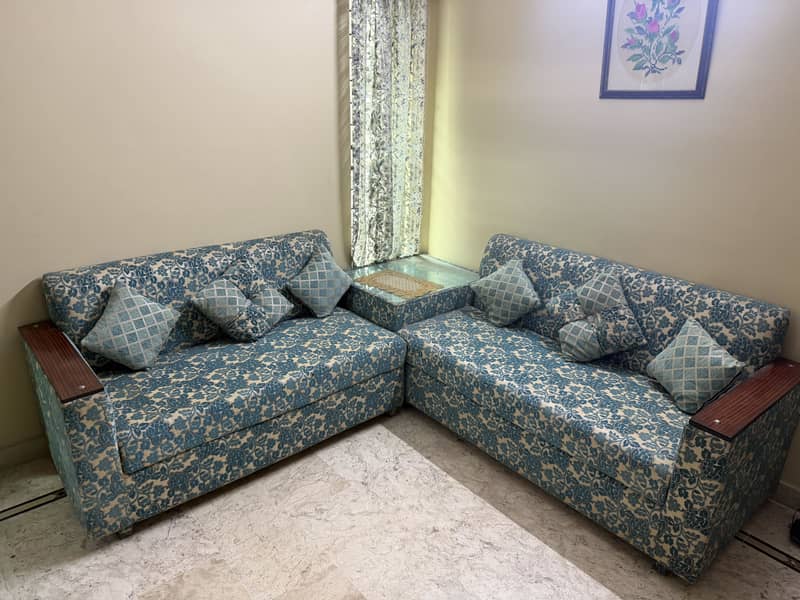 L-Shape / Corner Sofa Set with Side Table – Excellent Condition 0