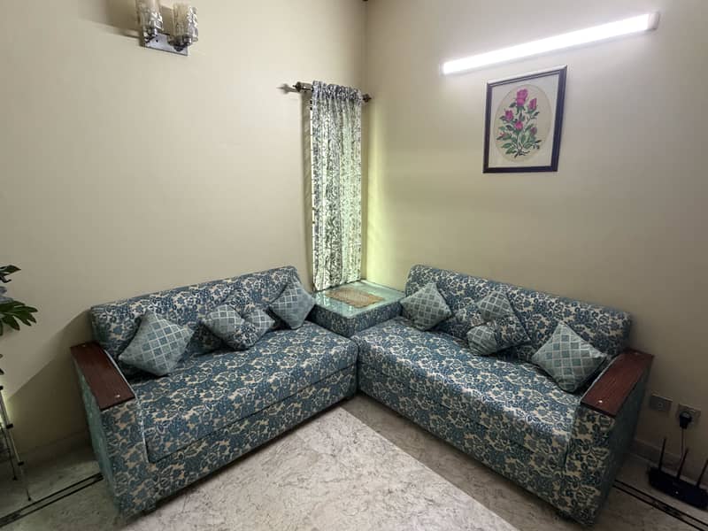 L-Shape / Corner Sofa Set with Side Table – Excellent Condition 4