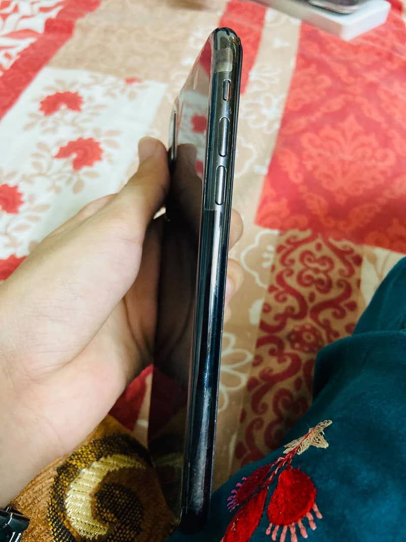 Apple iPhone X 0