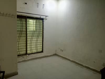 FOR BOY'S 1 ROOM FOR RENT