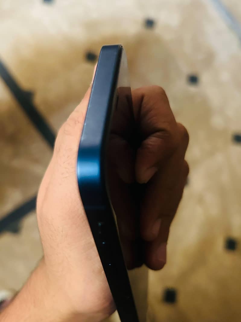 Apple iPhone 12 4
