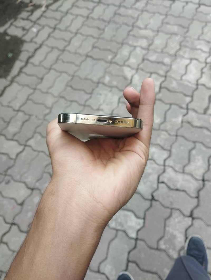 Apple iPhone 14 Pro 4