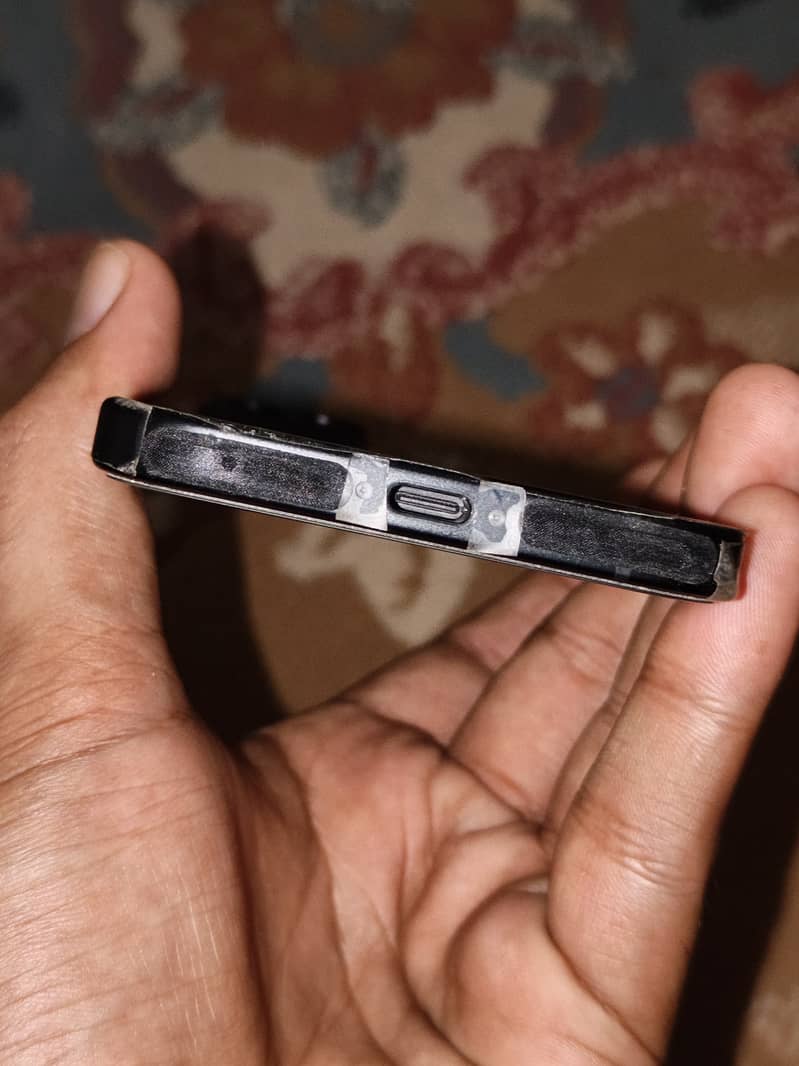 Apple iPhone 15 13