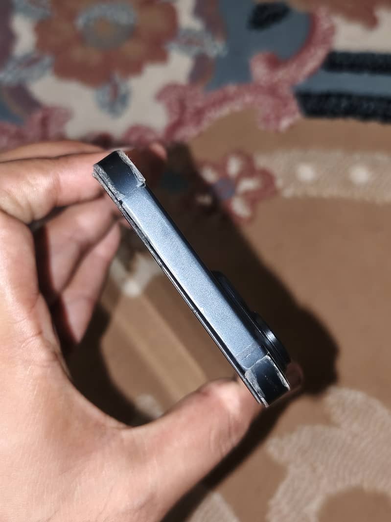 Apple iPhone 15 14