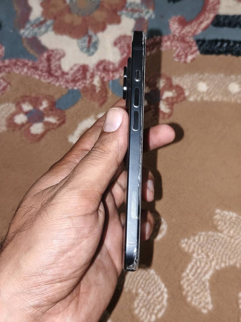 Apple iPhone 15 17