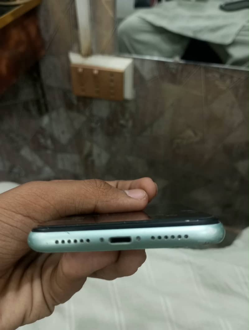 Apple iPhone 11 3