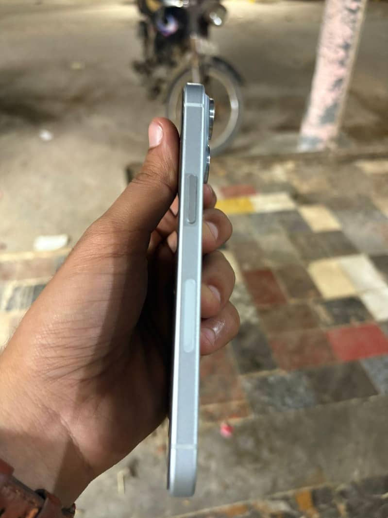 Apple iPhone 15 3