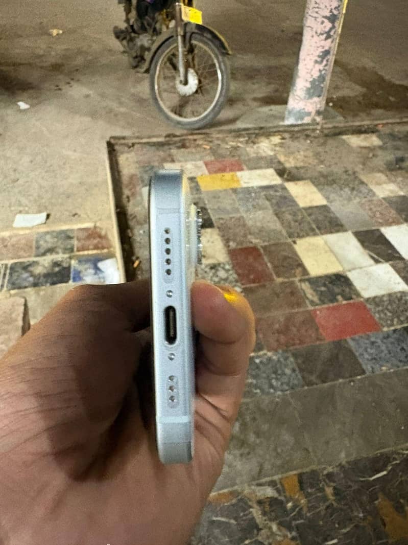 Apple iPhone 15 5