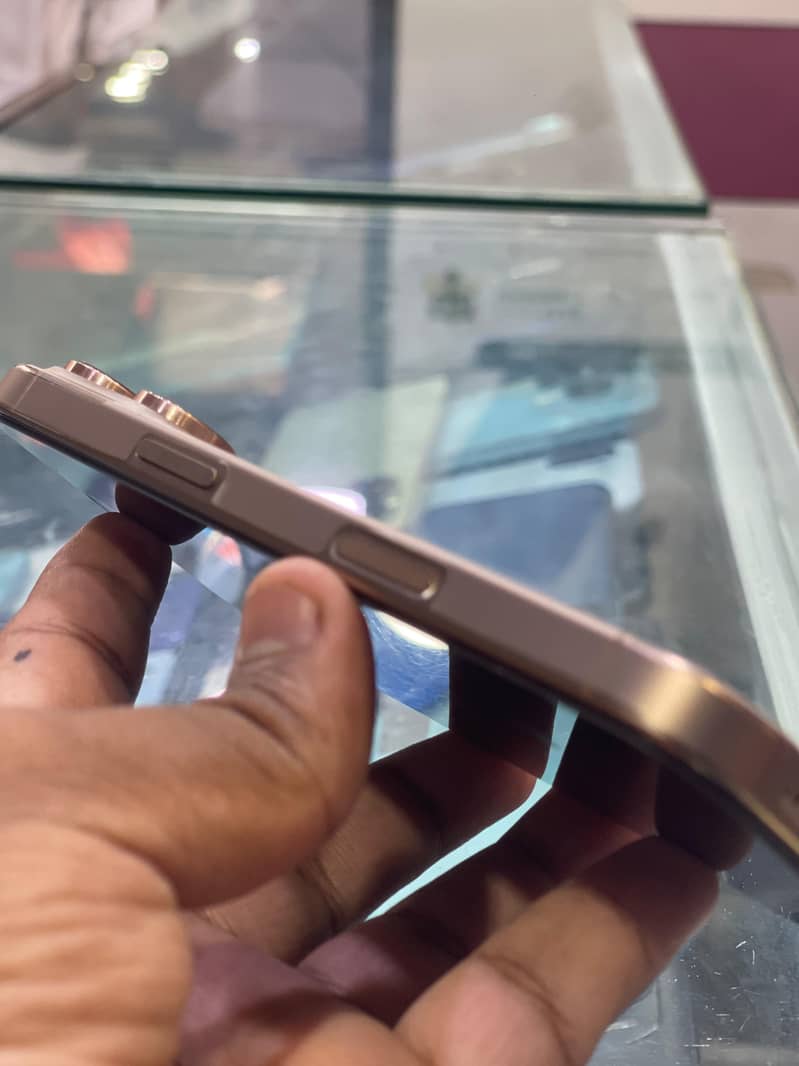 iPhone 16 Pro 1