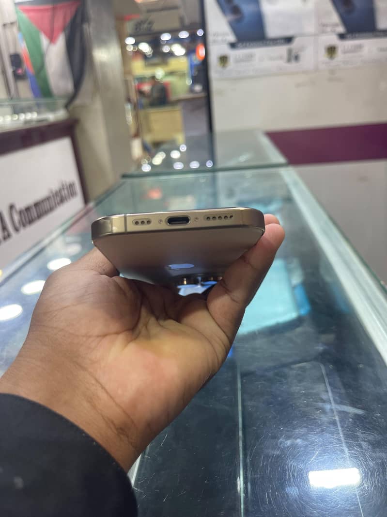 iPhone 16 Pro 3