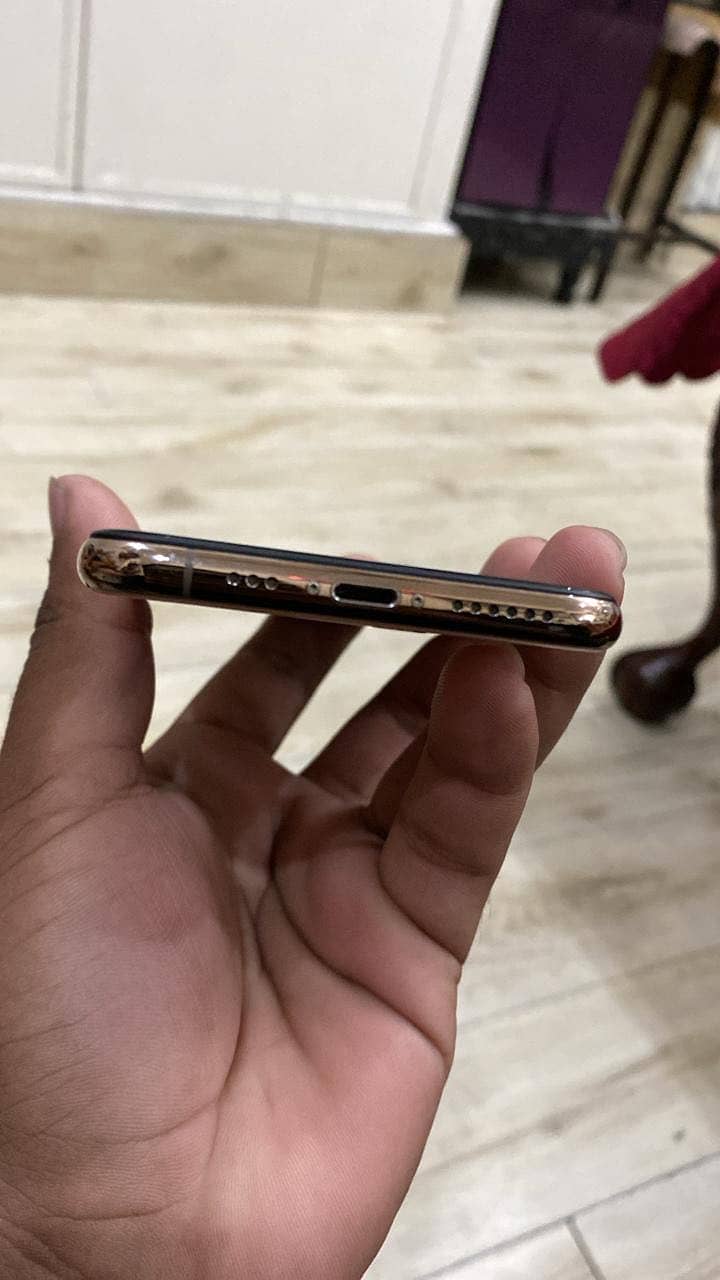 Apple iPhone XS 3