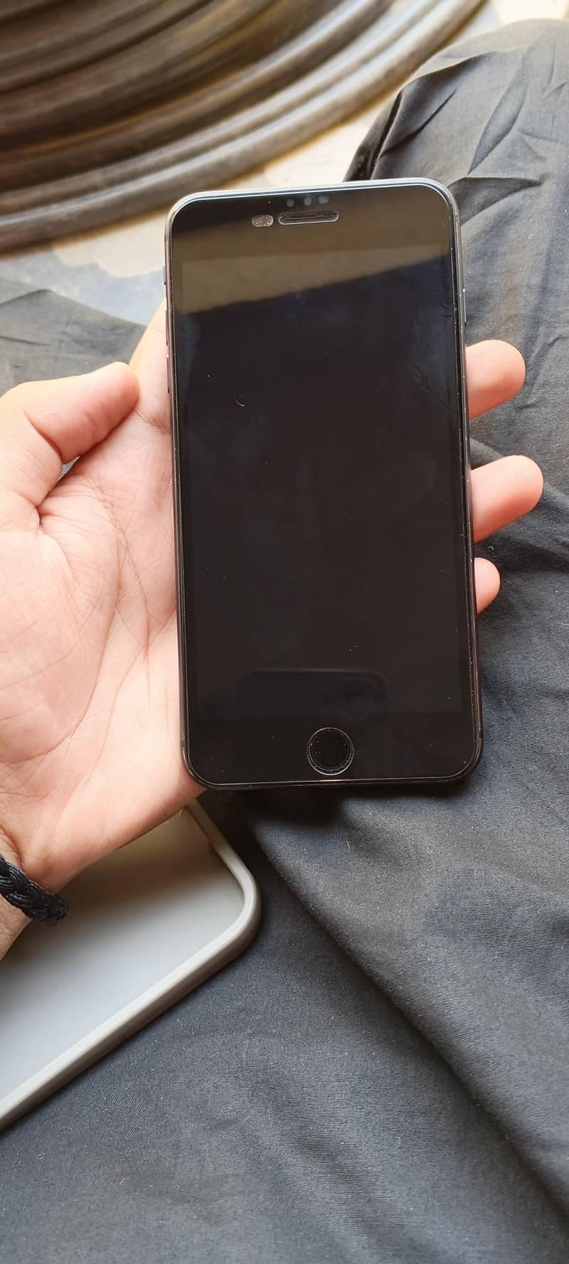 Apple iPhone 8 Plus 0