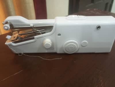 Handy sewing machine