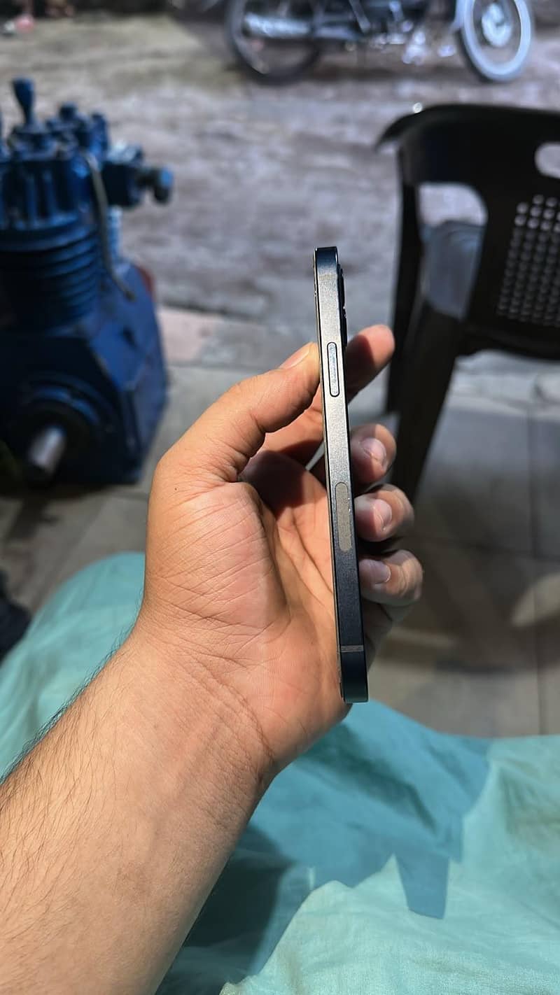 Apple iPhone 12 2
