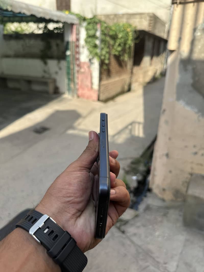 Apple iPhone 15 Pro Max 0