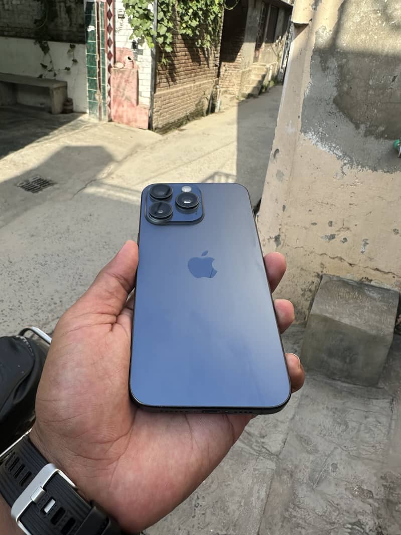 Apple iPhone 15 Pro Max 1