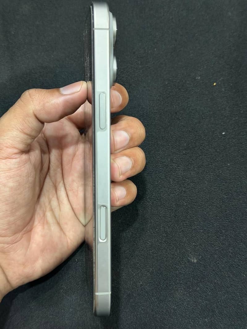 Apple iPhone 16 Pro Max 1