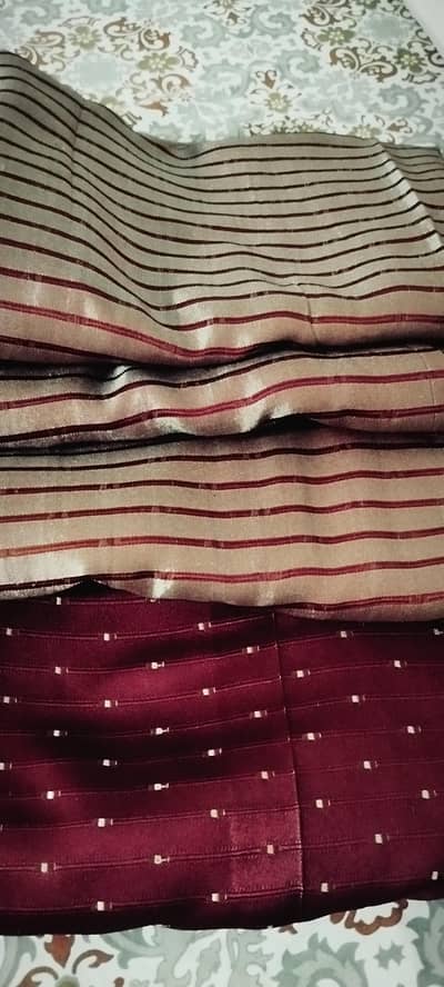 4 Curtain available maroon color