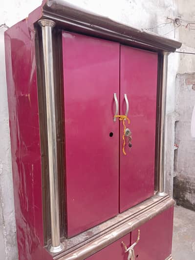 full size safe for clothes achi condition men ha mazbot ha