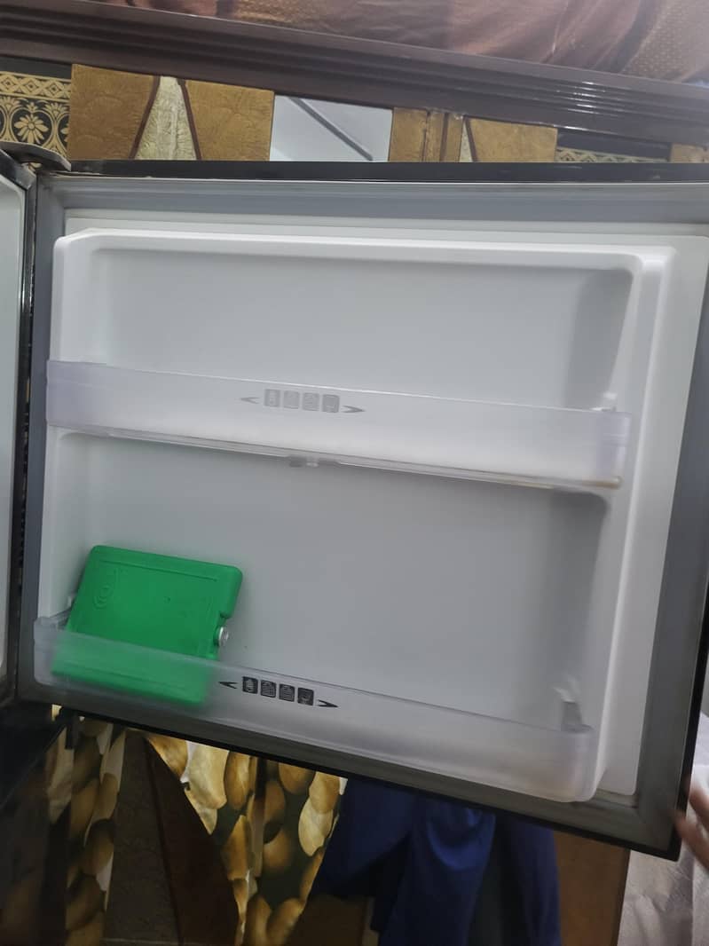 Dawlance fridge medium 4