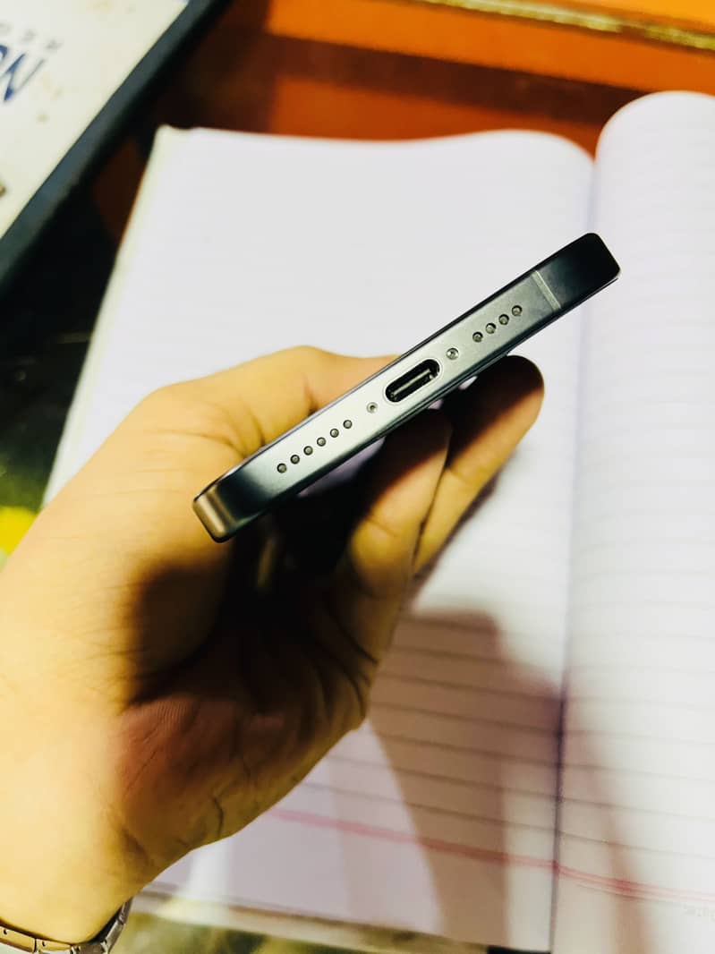 Apple iPhone 15 Pro Max 2