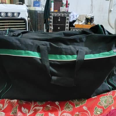 travell bag is bug size in good condition