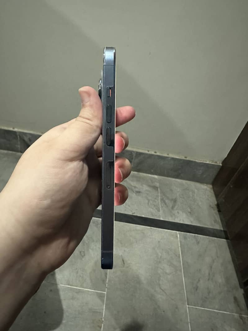 Apple iPhone 13 Pro 2