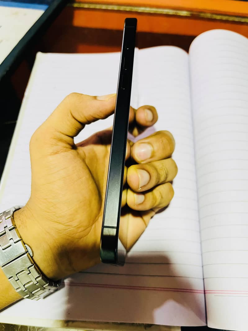 Apple iPhone 15 Pro Max 3